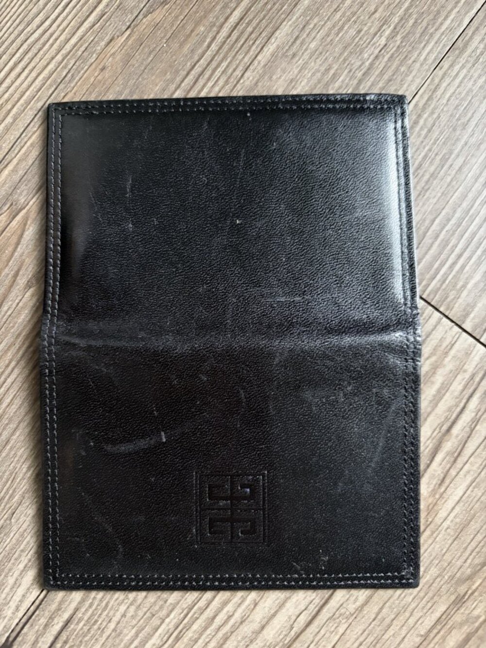 Givenchy Paris Men’s Black Leather Bifold Card Wallet Engraved Logo Minimalistic - Picture 5 of 9